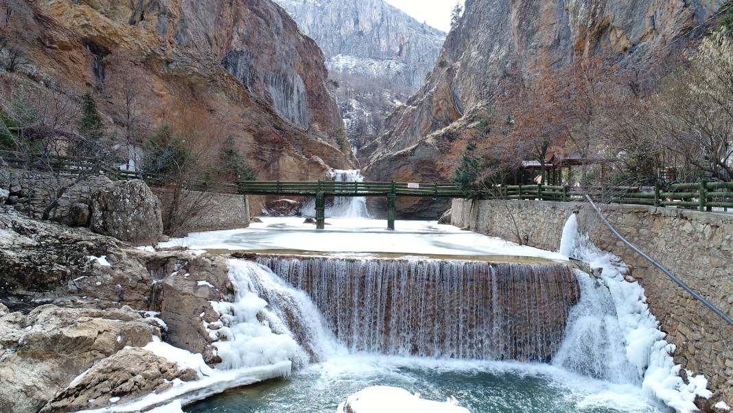 Konya'nın bu şelalesi buz tuttu 2